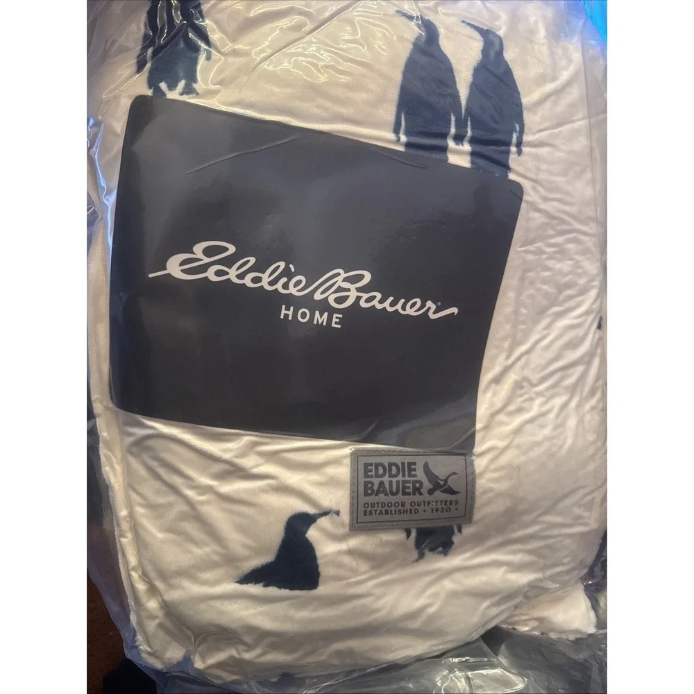 NIB Sealed Eddie Bauer Ultra-Plush Penguin Throw Blanket Emperor Penguin 50 x 60